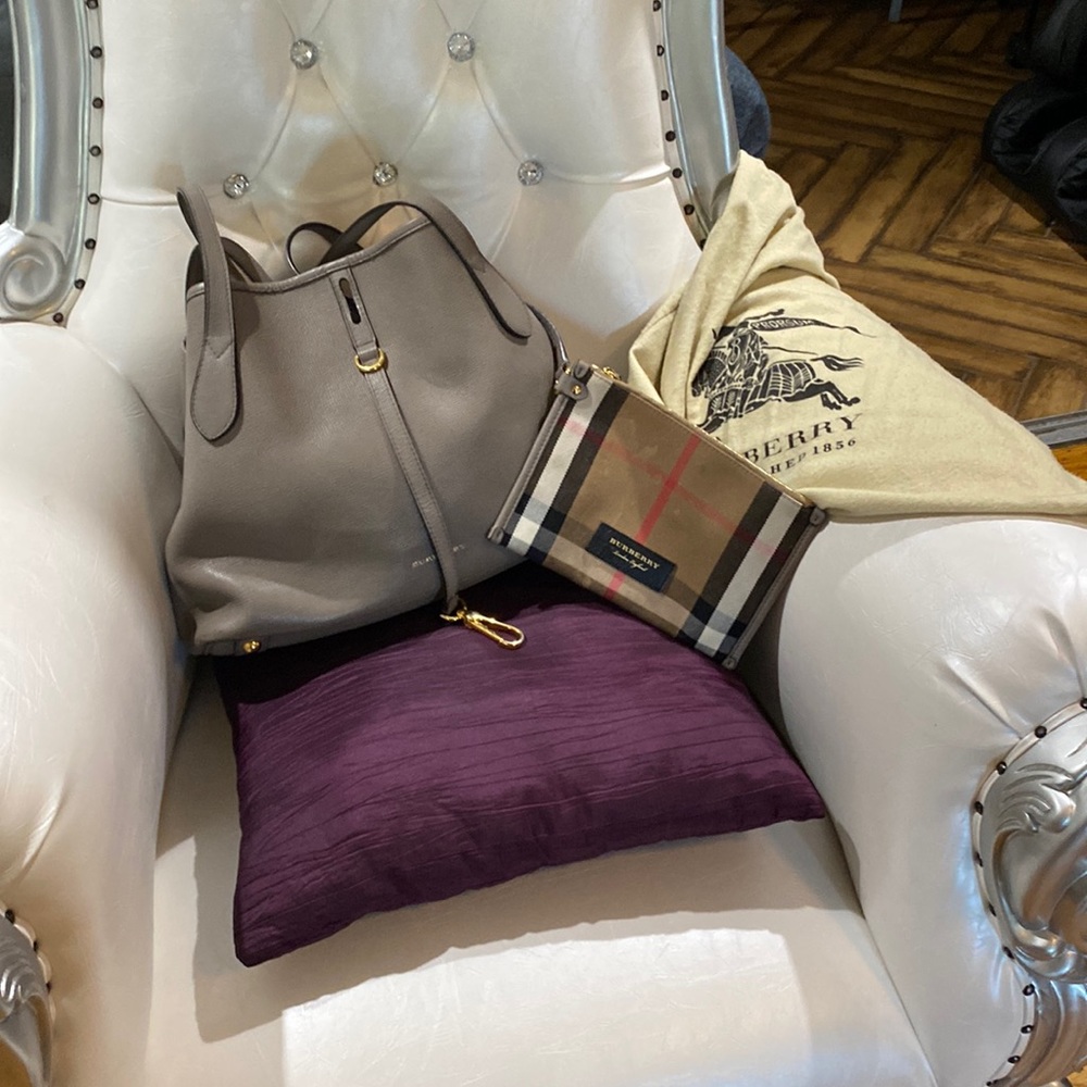 Burberry tan large Tote excellent condition. With cover bag
